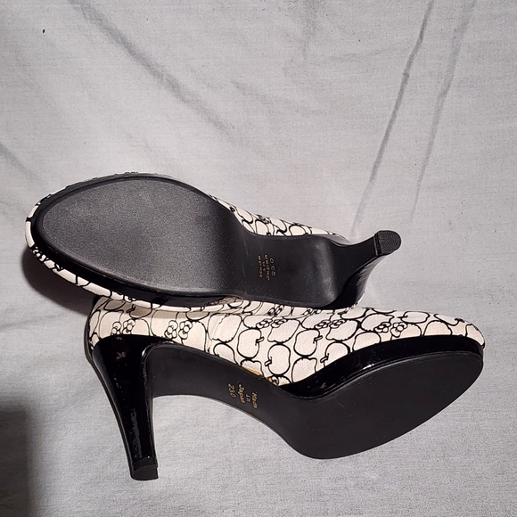 KELLO KITTY White Suede w/Apple & Kitty Head Pattern Platform Heels, size 6 - Picture 6 of 9